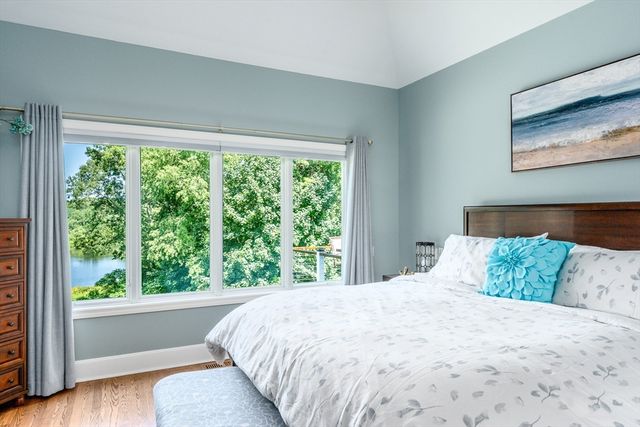 91 Acadia Dr, Barnstable, MA 02648
