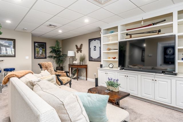 91 Acadia Dr, Barnstable, MA 02648