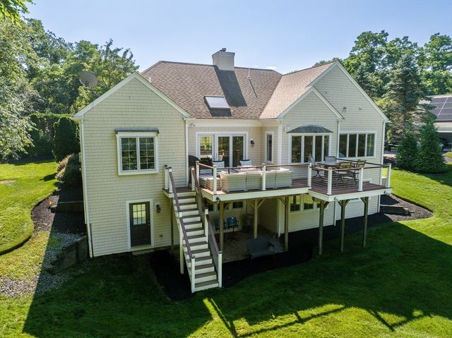 91 Acadia Dr, Barnstable, MA 02648