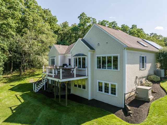 91 Acadia Dr, Barnstable, MA 02648