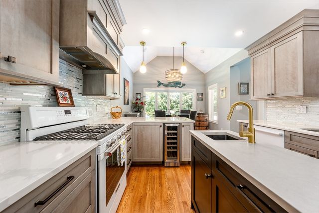 91 Acadia Dr, Barnstable, MA 02648