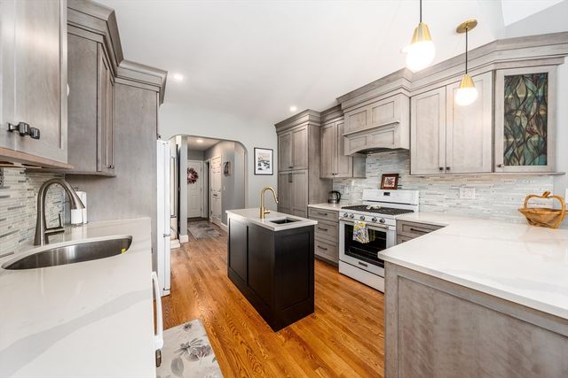 91 Acadia Dr, Barnstable, MA 02648