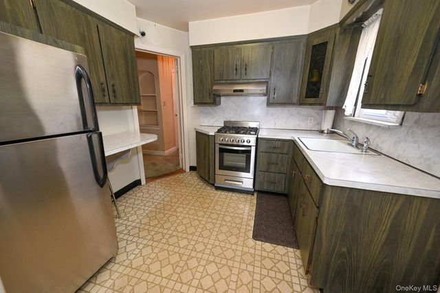 1102 Phoebe Street, Franklin Square, NY 11010
