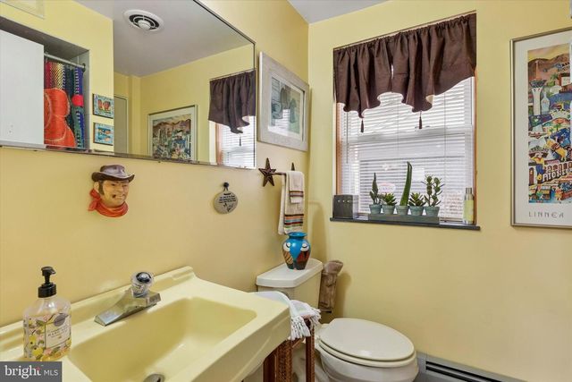 1240 STUMP RD, North Wales, PA 19454