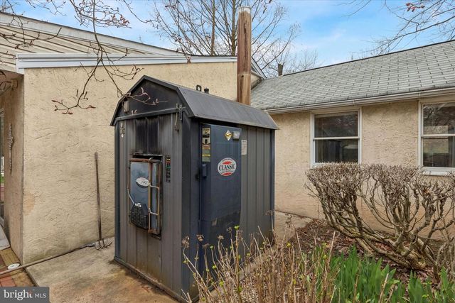 1240 STUMP RD, North Wales, PA 19454