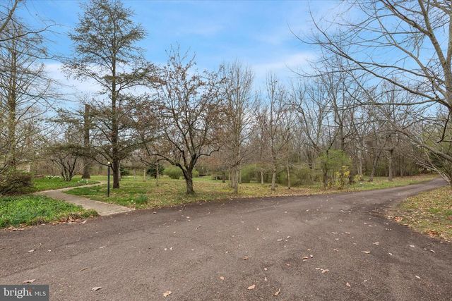 1240 STUMP RD, North Wales, PA 19454