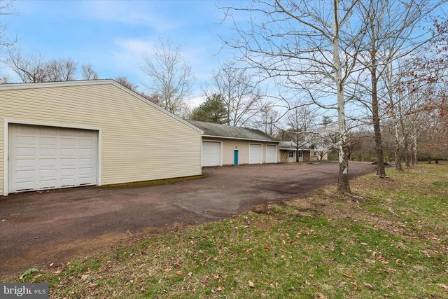 1240 STUMP RD, North Wales, PA 19454