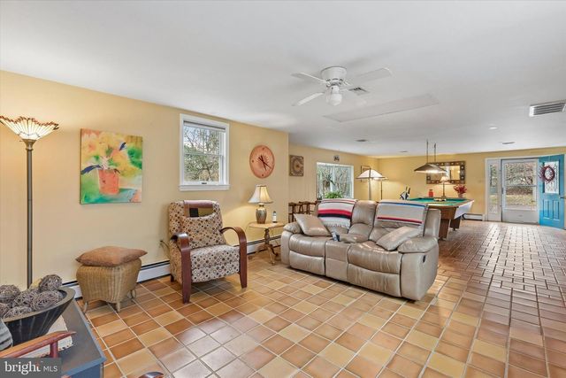 1240 STUMP RD, North Wales, PA 19454