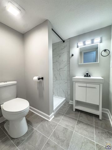 1701 Evergreen, Leavenworth, KS 66048