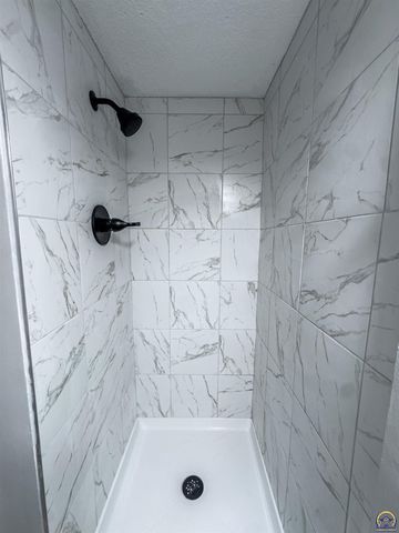 1701 Evergreen, Leavenworth, KS 66048