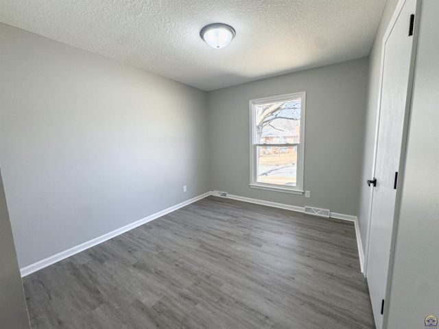 1701 Evergreen, Leavenworth, KS 66048