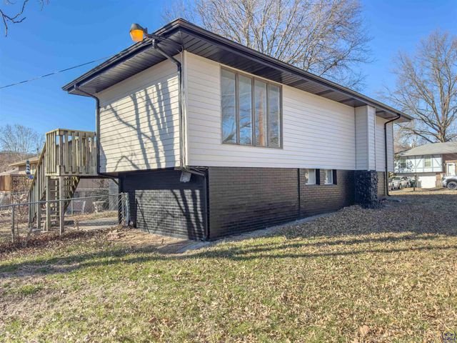 1701 Evergreen, Leavenworth, KS 66048