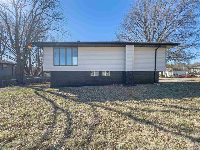 1701 Evergreen, Leavenworth, KS 66048