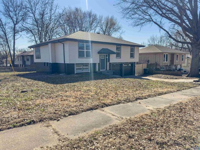 1701 Evergreen, Leavenworth, KS 66048