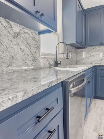 1701 Evergreen, Leavenworth, KS 66048