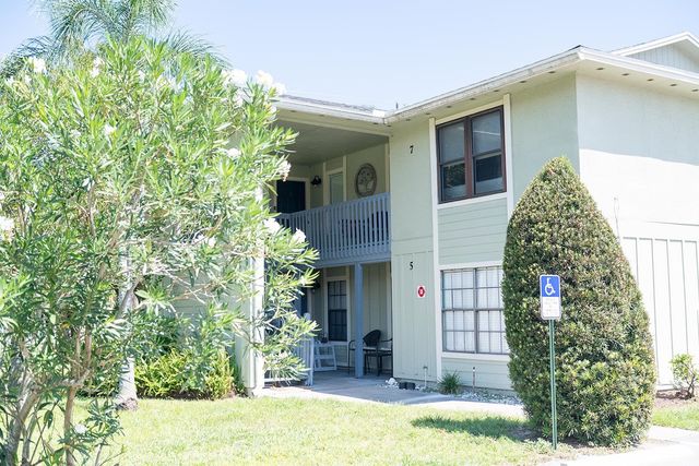 7 Clipper Ct, St Augustine, FL 32080
