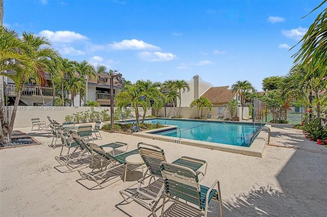 6671 SW 70th Terrace 20, South Miami, FL 33143