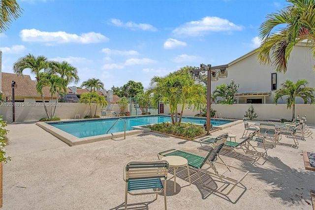 6671 SW 70th Terrace 20, South Miami, FL 33143