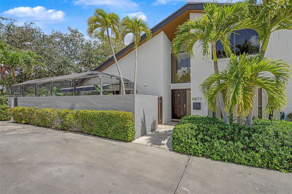 6671 SW 70th Terrace 20, South Miami, FL 33143