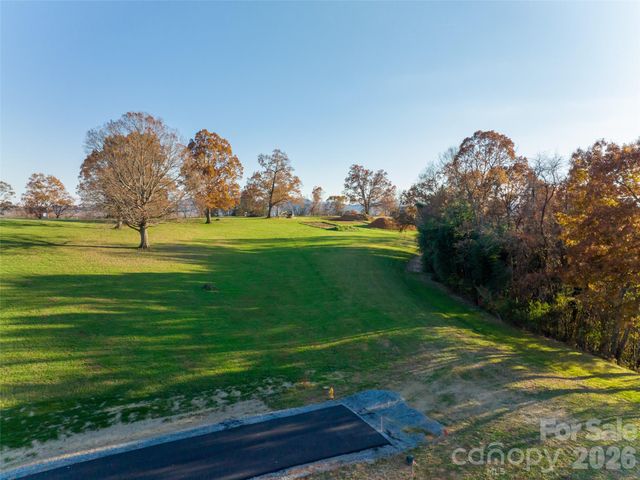 207 Soapstone Trail 70, Mills River, NC 28759