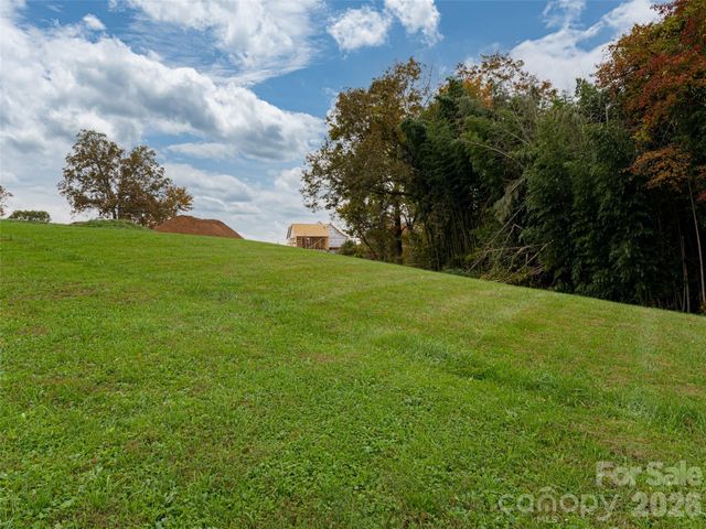 207 Soapstone Trail 70, Mills River, NC 28759
