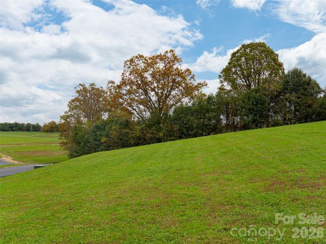 207 Soapstone Trail 70, Mills River, NC 28759