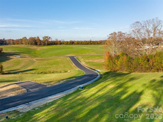 207 Soapstone Trail 70, Mills River, NC 28759