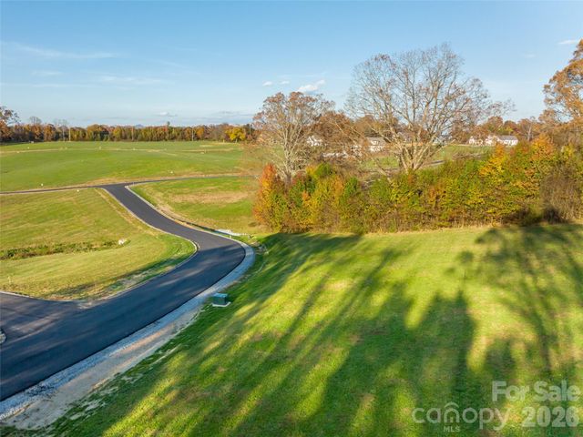 207 Soapstone Trail 70, Mills River, NC 28759