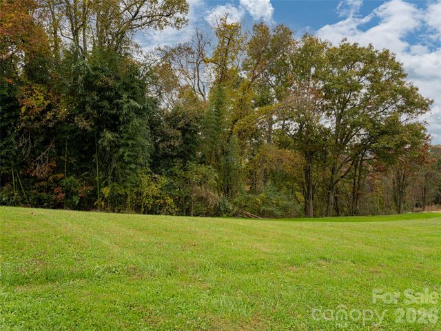 207 Soapstone Trail 70, Mills River, NC 28759