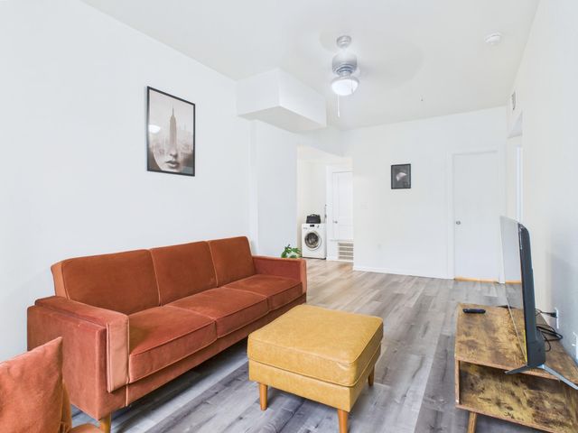 911 W 22nd ST 206, Austin, TX 78705