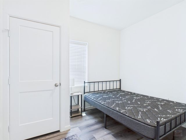 911 W 22nd ST 206, Austin, TX 78705