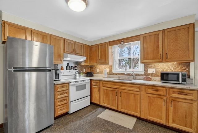 24 Oak Ridge Circle, Lynn, MA 01904