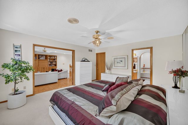 664 58th Street 3, West Des Moines, IA 50266