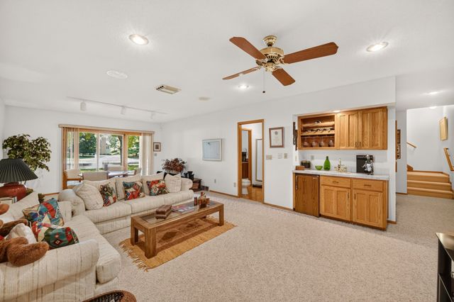 664 58th Street 3, West Des Moines, IA 50266
