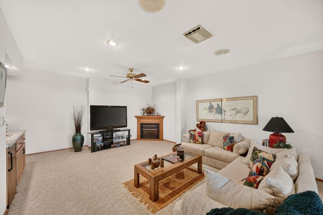 664 58th Street 3, West Des Moines, IA 50266