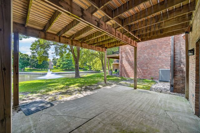 664 58th Street 3, West Des Moines, IA 50266