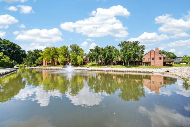 664 58th Street 3, West Des Moines, IA 50266