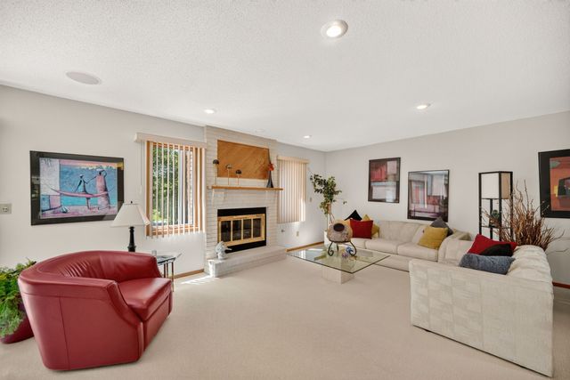 664 58th Street 3, West Des Moines, IA 50266