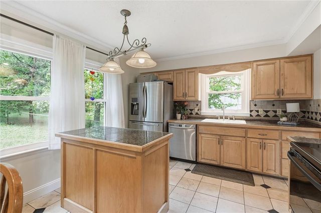12903 W 77th Terrace, Lenexa, KS 66216