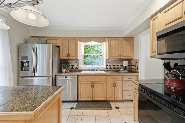 12903 W 77th Terrace, Lenexa, KS 66216