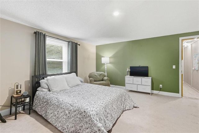 12903 W 77th Terrace, Lenexa, KS 66216