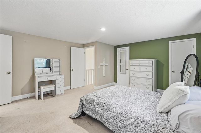 12903 W 77th Terrace, Lenexa, KS 66216