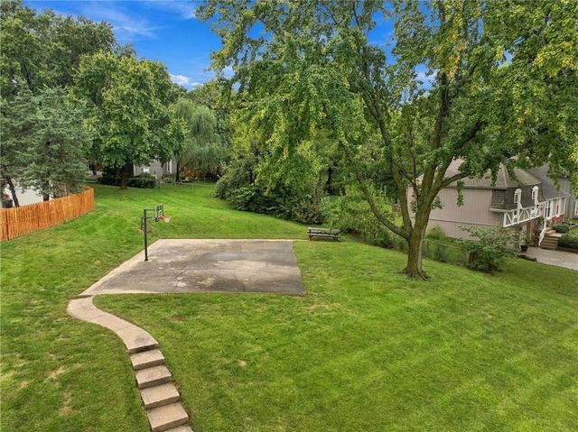 12903 W 77th Terrace, Lenexa, KS 66216