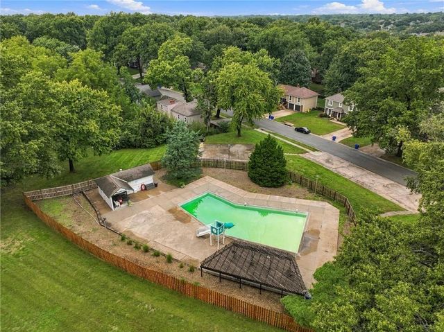 12903 W 77th Terrace, Lenexa, KS 66216
