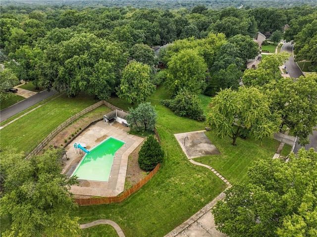 12903 W 77th Terrace, Lenexa, KS 66216