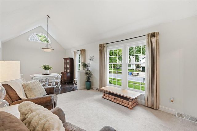 12903 W 77th Terrace, Lenexa, KS 66216