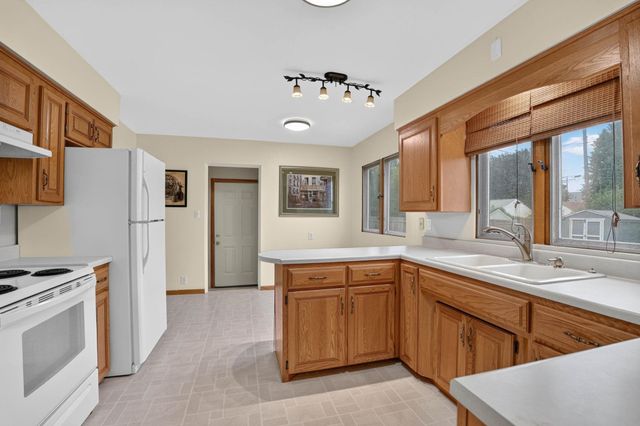 216 Hartman Avenue, Waterloo, IA 50701