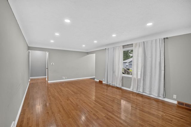 216 Hartman Avenue, Waterloo, IA 50701