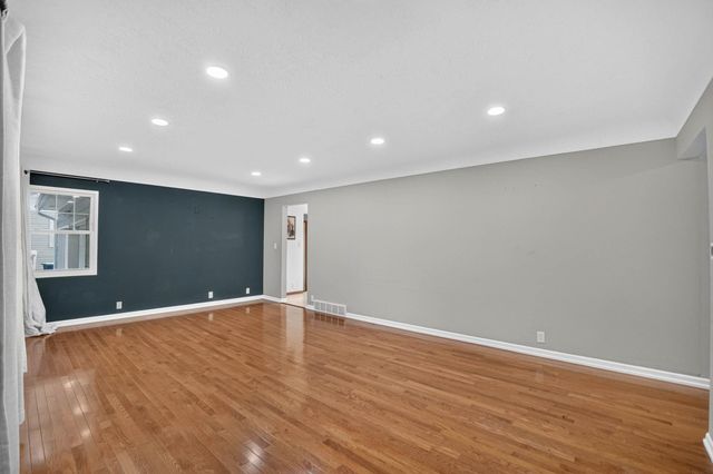216 Hartman Avenue, Waterloo, IA 50701