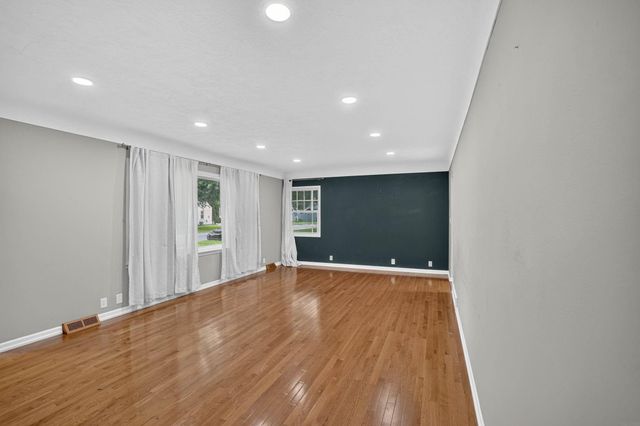 216 Hartman Avenue, Waterloo, IA 50701